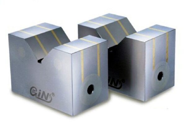Disposit. porta peças magnetico em "V" (em par) de 70 x 40 x  50mm, com força de tração de 15kgs.