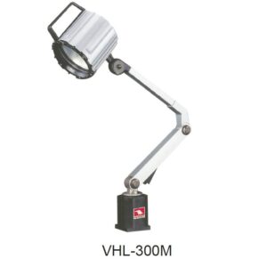 Luminária blindada com lâmpada halógena c/ haste 430 x 400mm p/ 220V