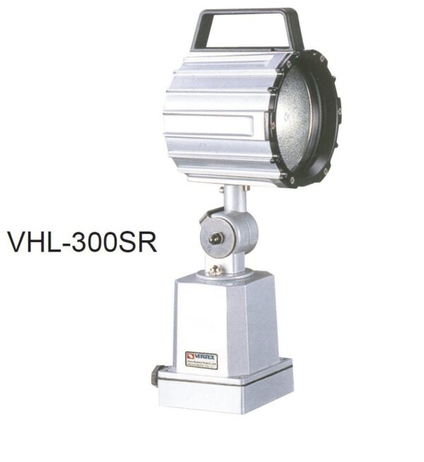Luminária blindada c/ lâmpada halógena c/ haste curta p/ 220V